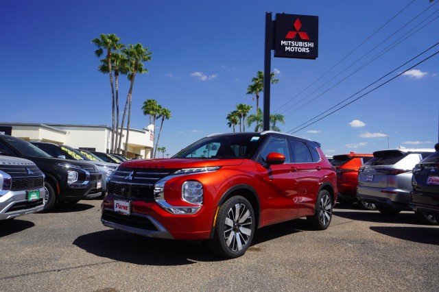 2026 Mitsubishi Outlander SEL FWD's photo