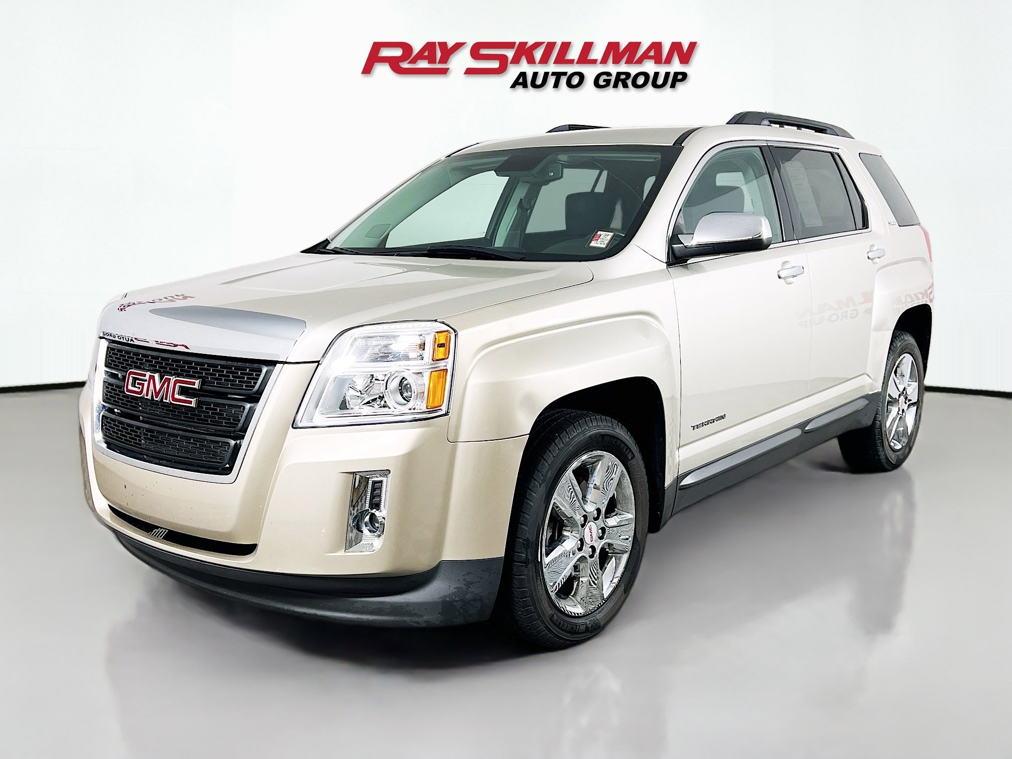 Used 2015 Champagne Silver Metallic GMC SLE image 3