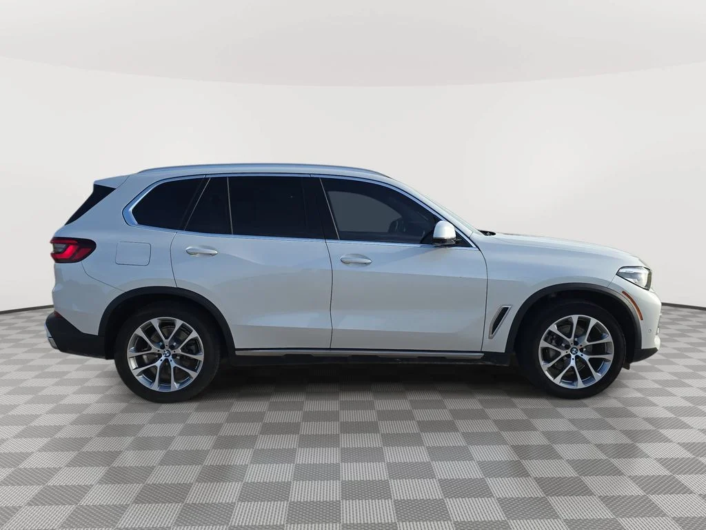 Used 2020 White BMW xDrive40i image 4