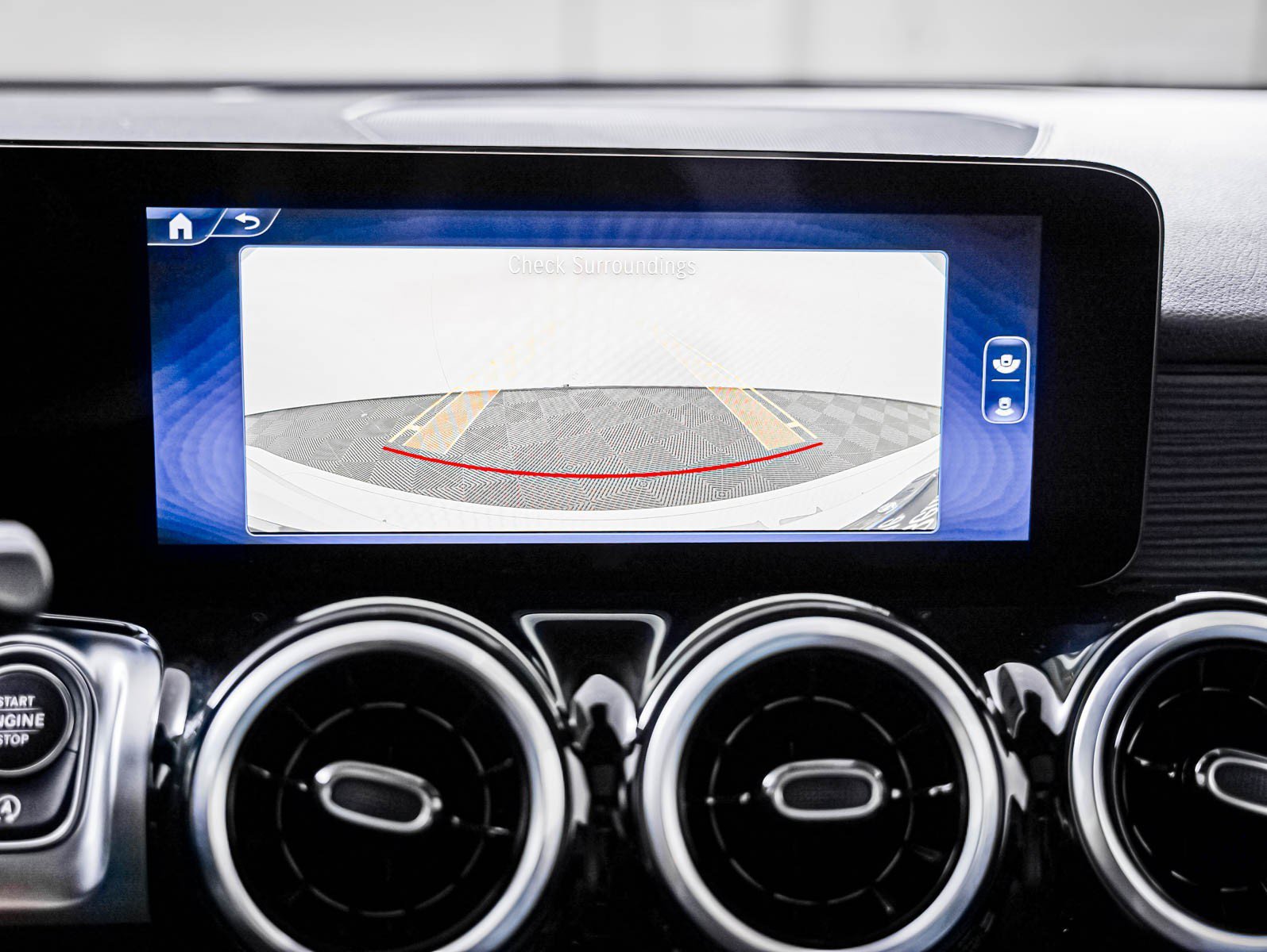 New 2026 Polar White Mercedes-Benz GLB 250 image 18