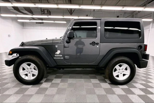 Used 2017 Granite Crystal Metallic Clearcoat Jeep Sport image 15