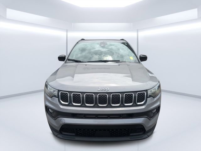 Used 2024  Jeep Latitude image 8