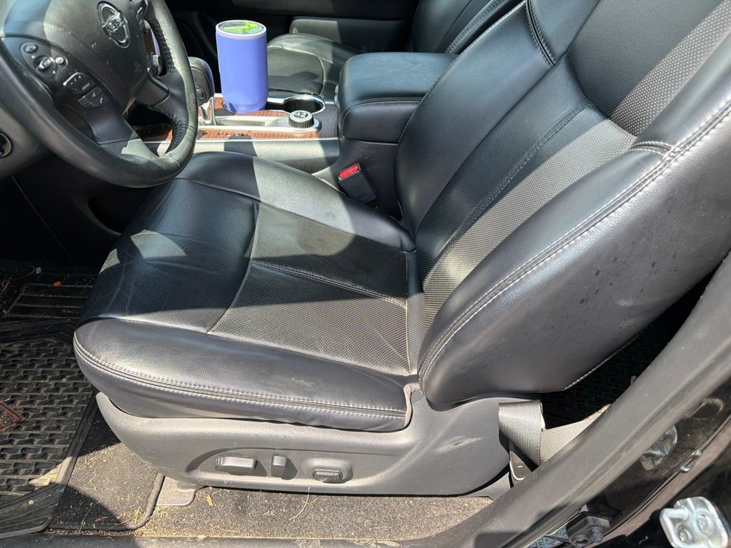 Used 2018 Magnetic Black Nissan Platinum image 6
