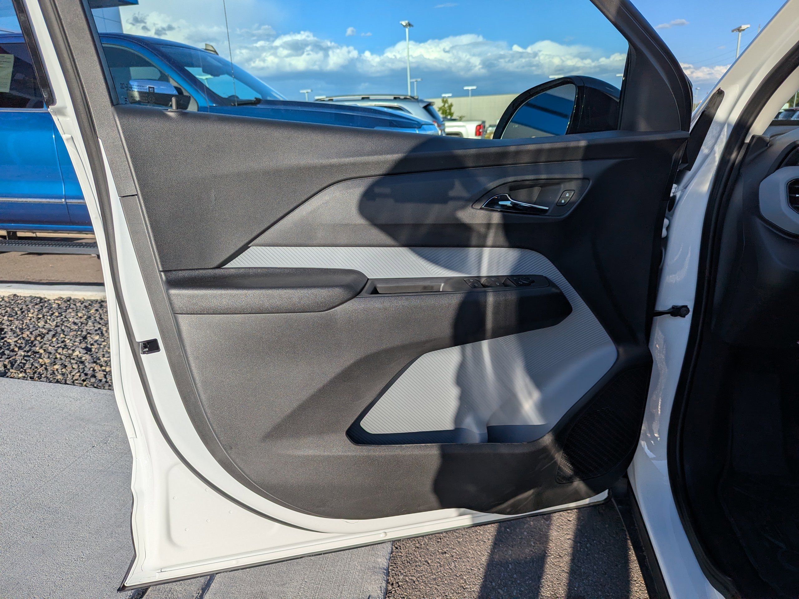 2027 Chevrolet Bolt RS - Photo 8