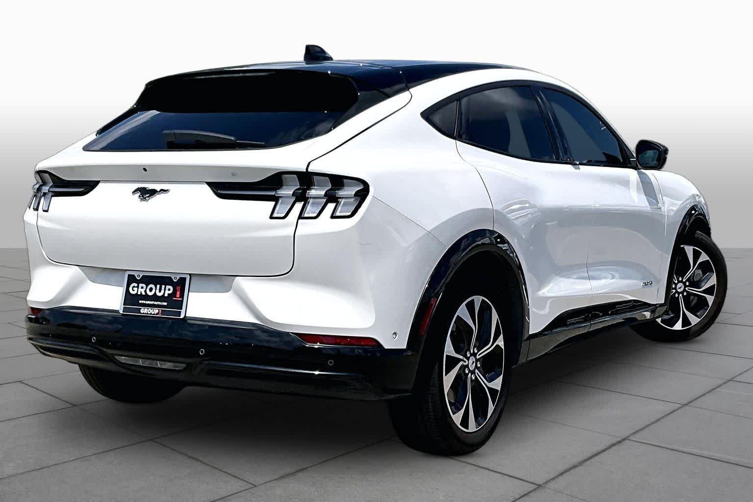 Used 2022 Star White Metallic Tri-Coat Ford Premium image 11