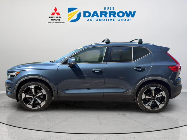 Used 2021 Blue Volvo Momentum image 2
