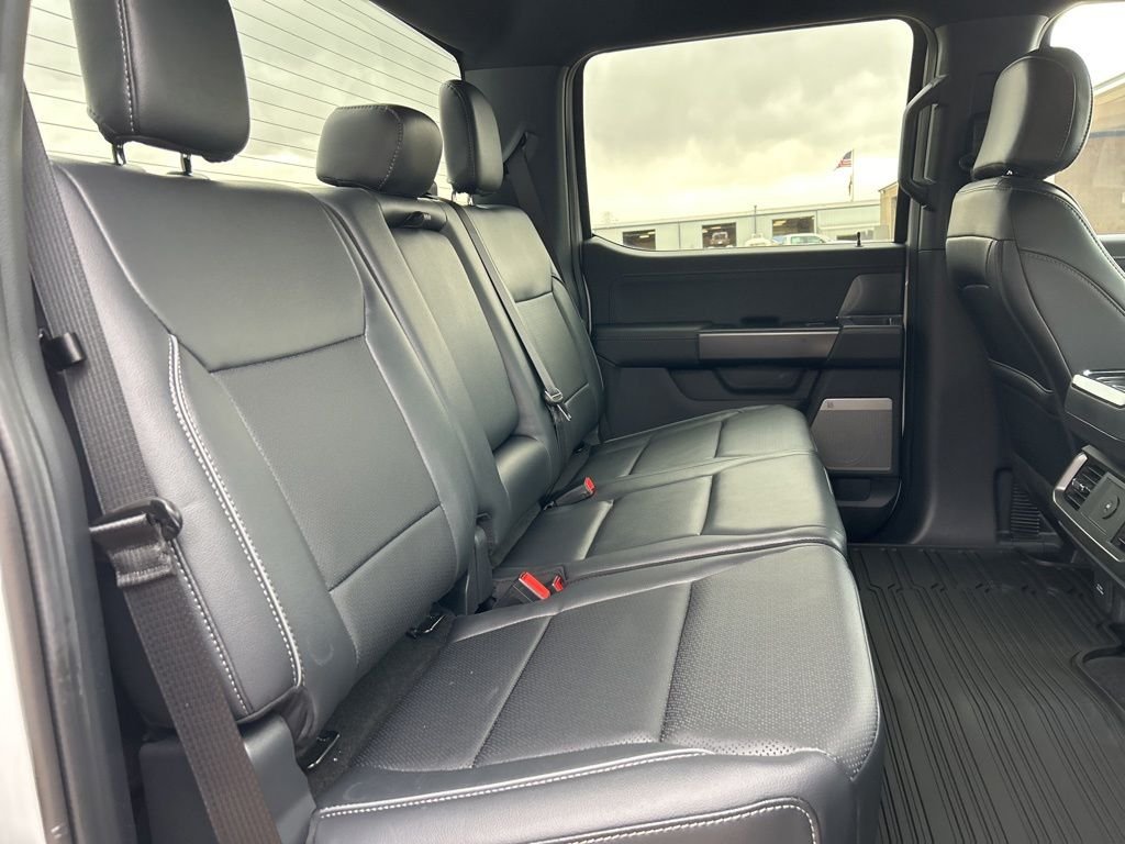 New 2026 Oxford White Ford Lariat image 44