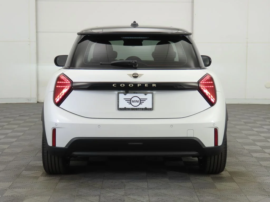 Certified Used 2026 Nanuq White Metallic MINI Signature Plus image 7