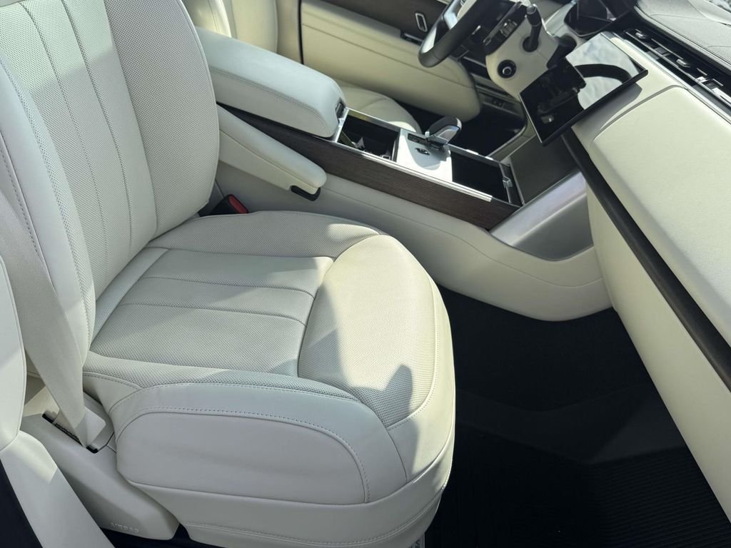 Certified Used 2025  Land Rover SE image 17