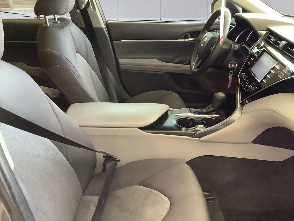 Used 2018 Gray Toyota LE image 13
