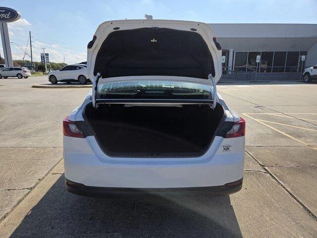 Used 2025 WHITE Toyota LE image 27