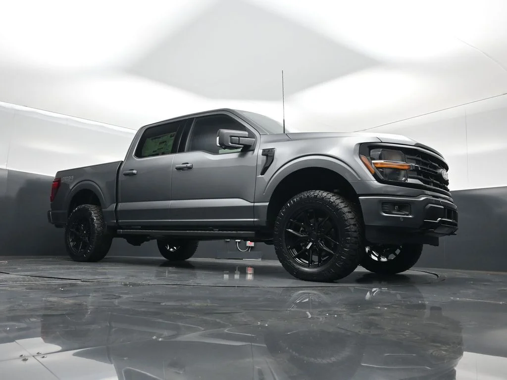 New 2026 Carbonized Gray Metallic Ford XLT image 3