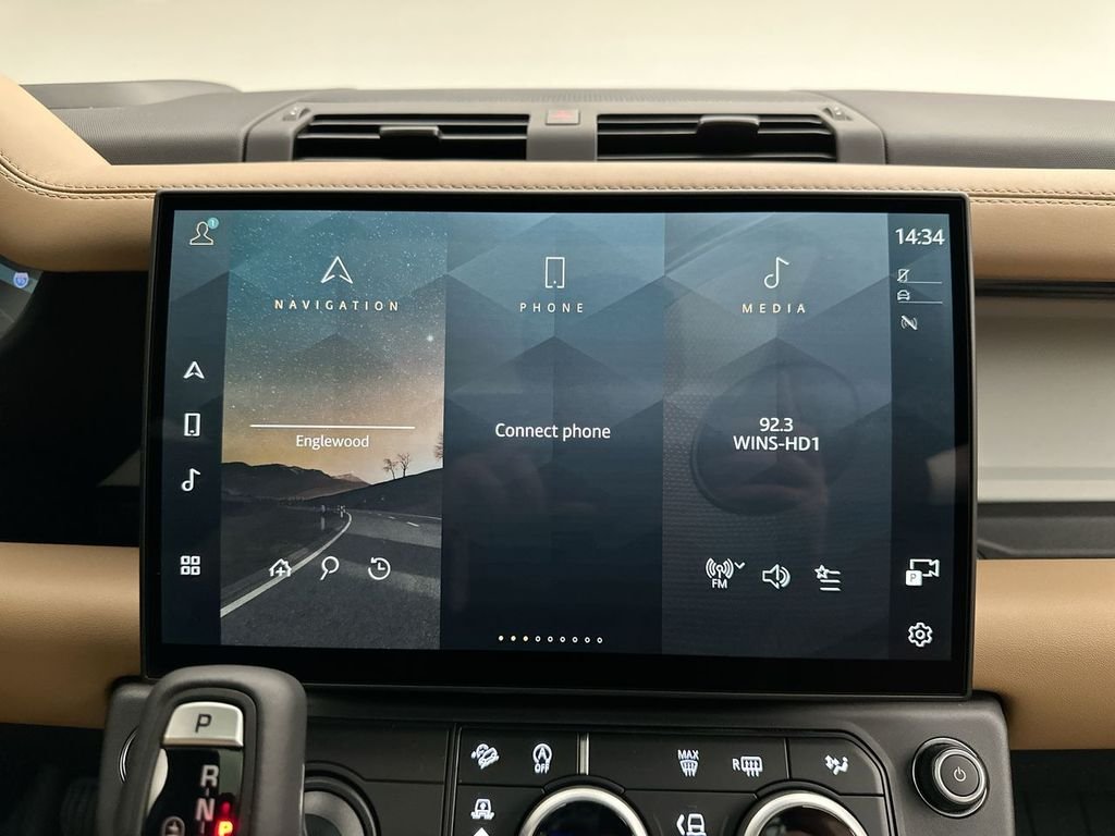 New 2026 Woolstone Green Land Rover X-Dynamic SE image 14