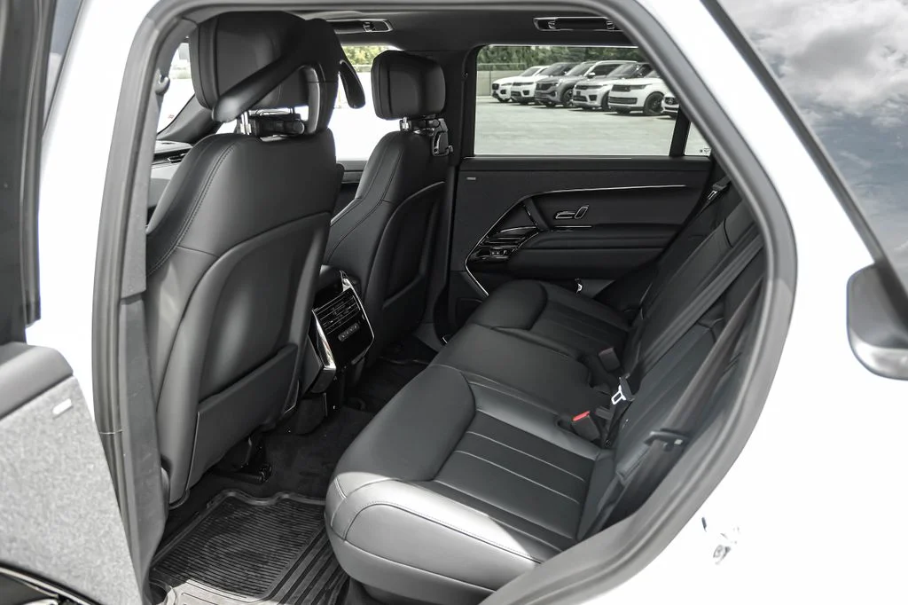New 2026 Fuji White Land Rover Dynamic SE image 30