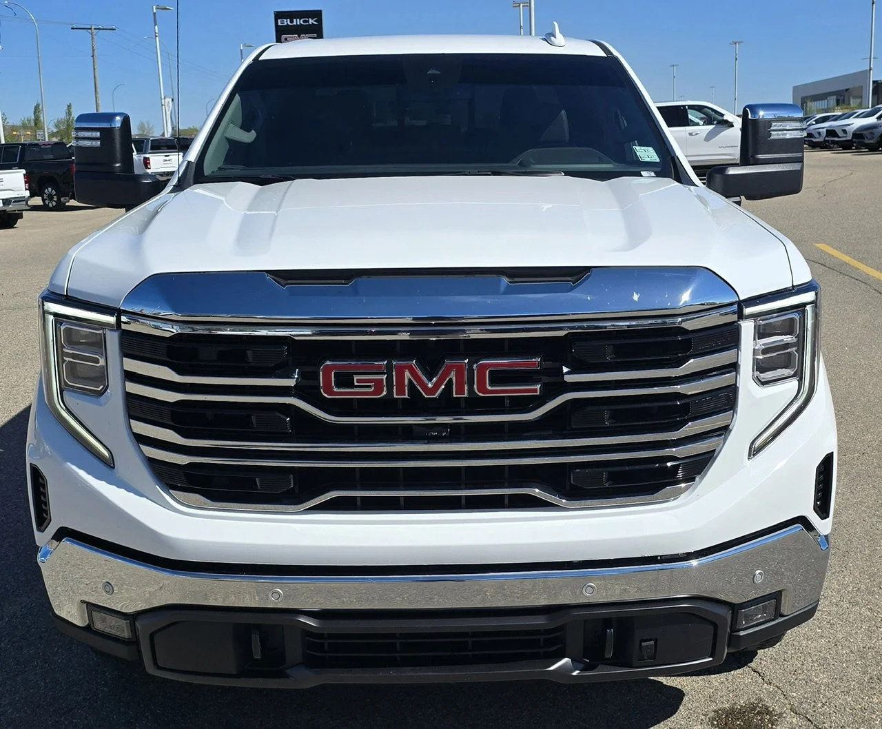 Used 2025 White GMC SLT Crew Cab image 8