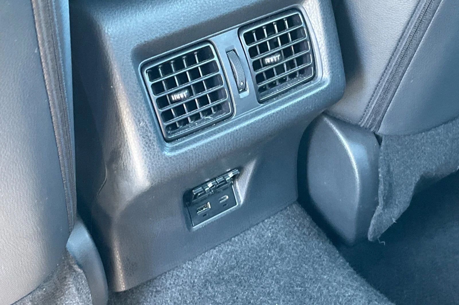 2025 Toyota Camry LE - Photo 18