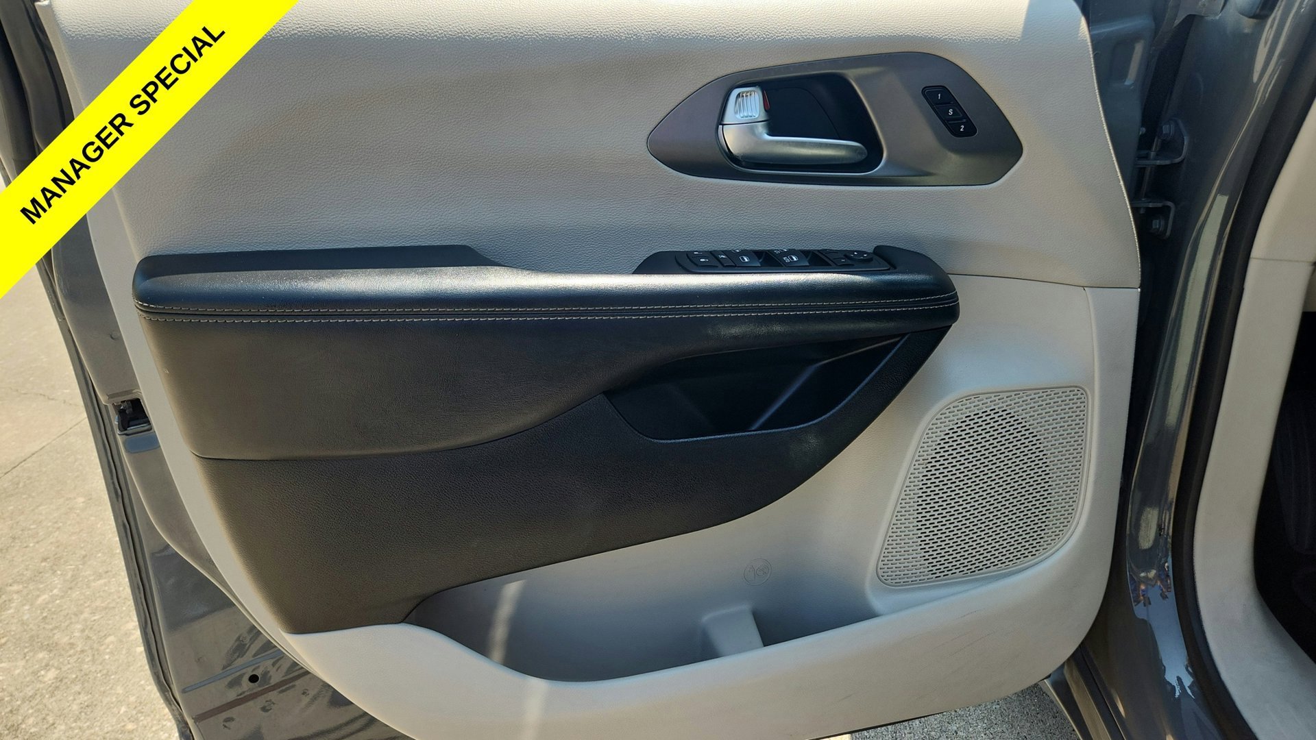 Used 2023 Gray Chrysler Touring L image 19