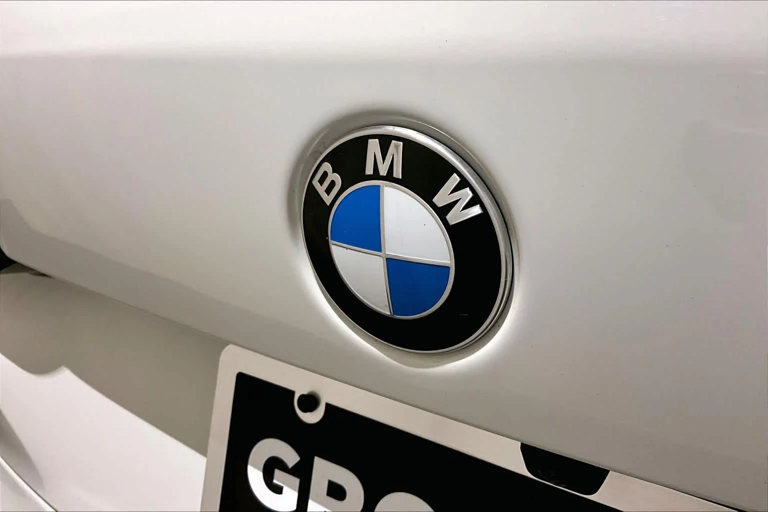Used 2024 Alpine White BMW xDrive40i image 32
