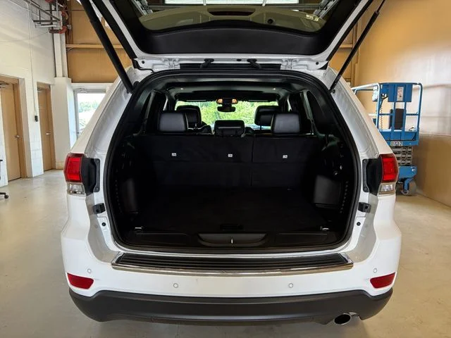 Used 2022 White Jeep Limited image 26