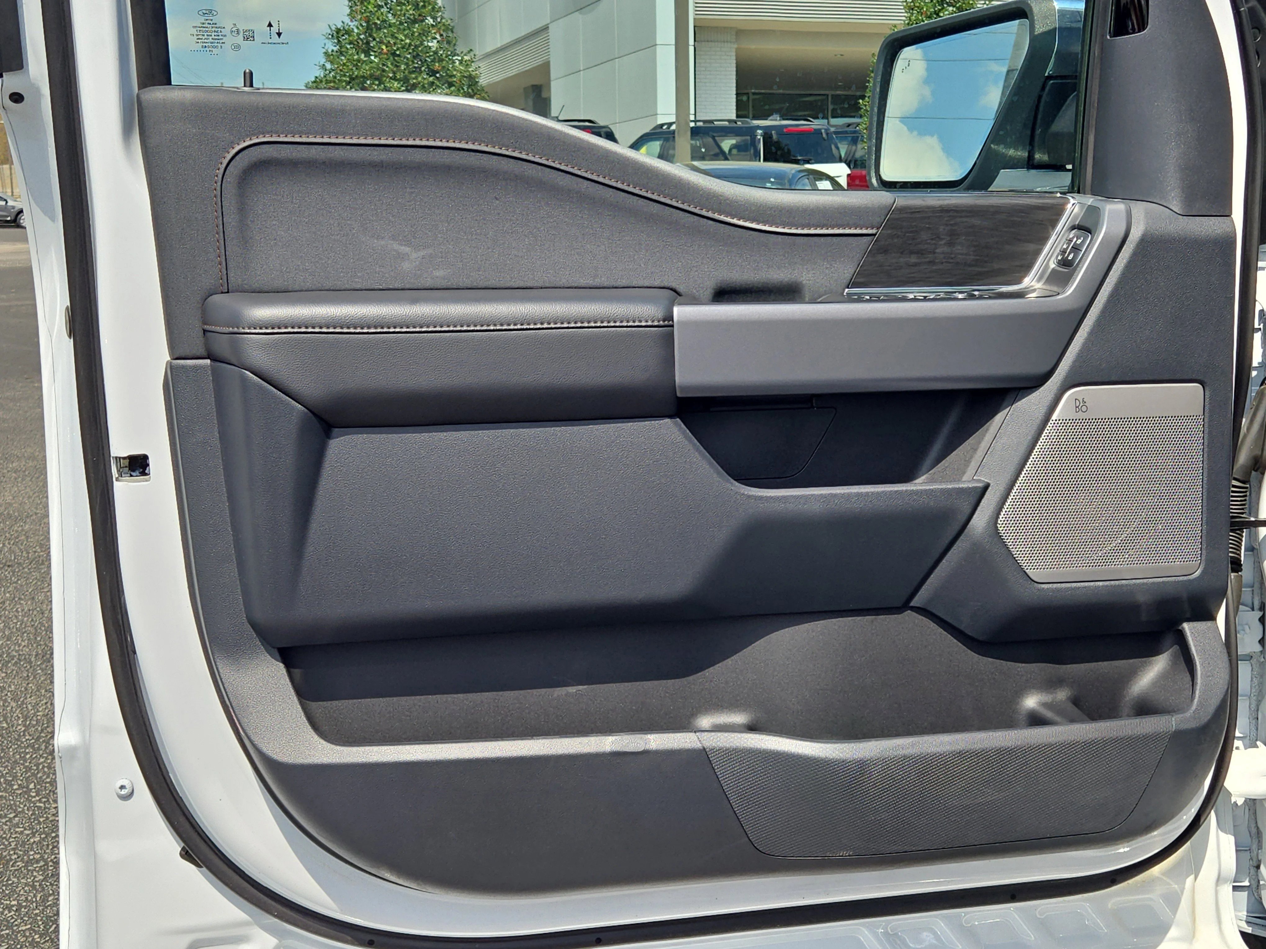 Used 2025 Oxford White Ford LARIAT image 19