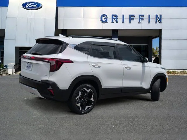 Used 2024 Snow White Pearl Kia EX image 4