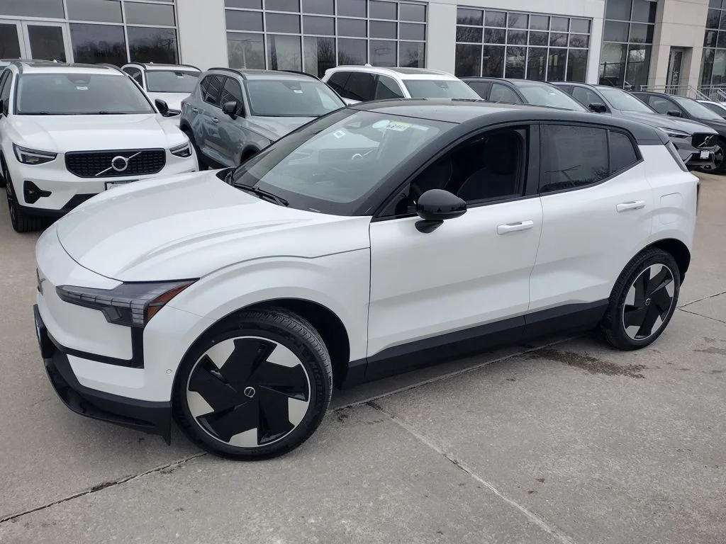 New 2025 White Volvo Twin Motor Performance Ultra image 3