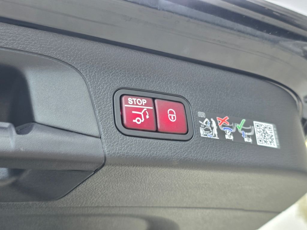 Used 2025  Mercedes-Benz GLS 450 image 16