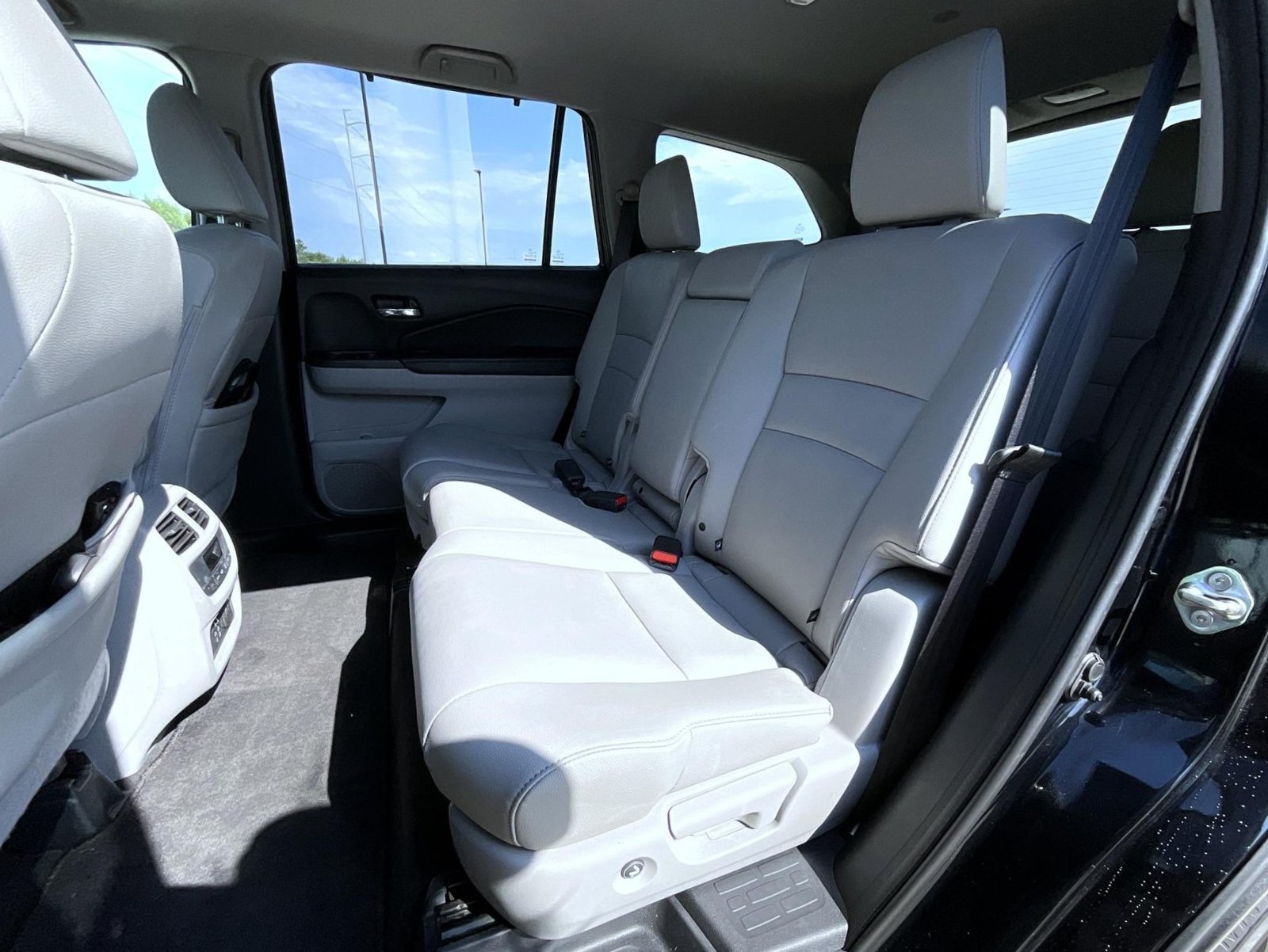 Used 2019 Crystal Black Pearl Honda EX-L image 23