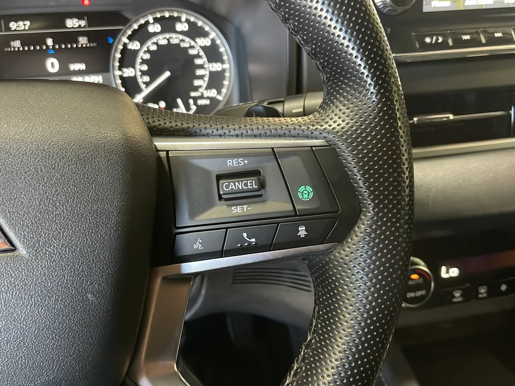 Used 2024 Gray Mitsubishi SE image 17