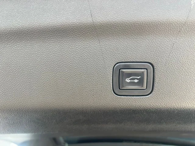 Used 2023 Black Chevrolet Z71 image 13
