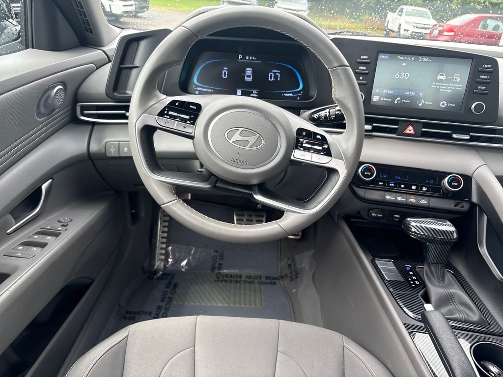 Used 2025 Silver Hyundai SEL Sport image 16