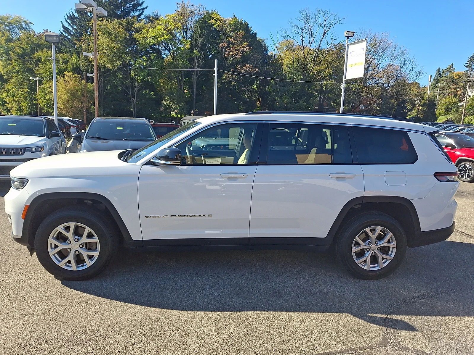 Used 2023 White Jeep Limited image 6