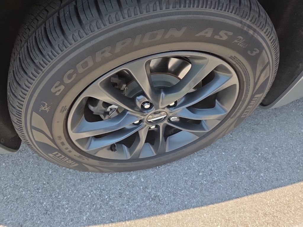 Used 2020 Ceramic Gray Clearcoat Chrysler Launch Edition image 12