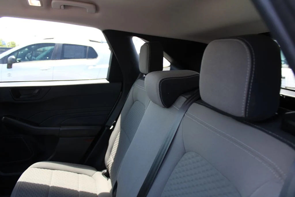 Used 2022 Oxford White Ford SE image 17