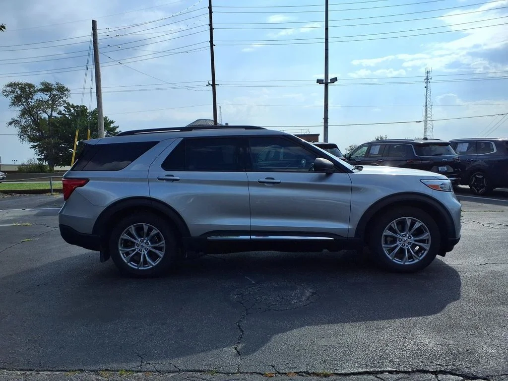 Used 2021 Silver Metallic Ford XLT image 2
