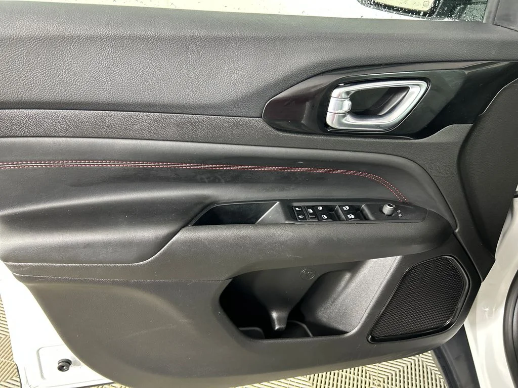 Used 2025 White Jeep Trailhawk image 11