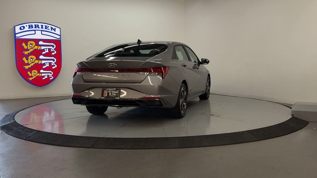 Used 2021 Fluid Metal Hyundai SEL image 5