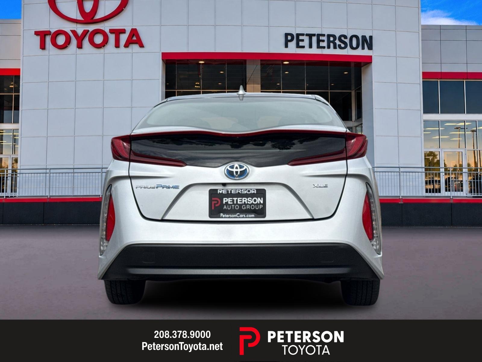 Used 2020 Silver Toyota XLE image 4