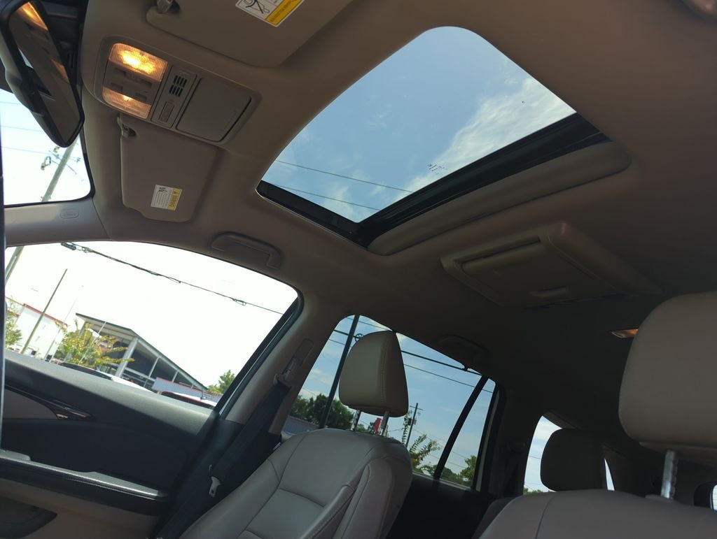 Used 2017  Honda Touring image 28