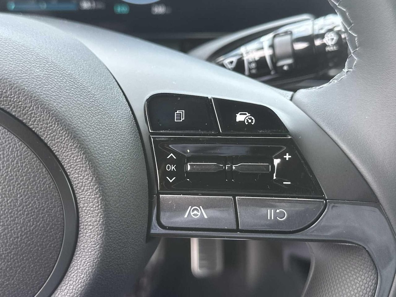 2025 Hyundai Elantra Blue - Photo 32