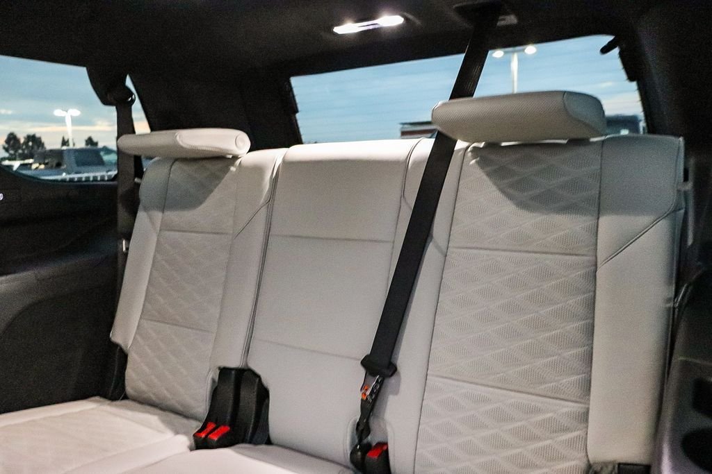 Used 2025 Crystal White Cadillac V-Series image 22