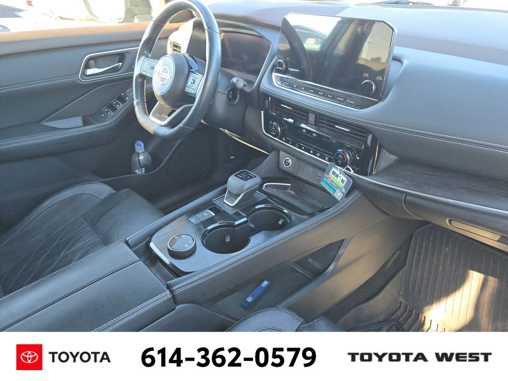 Used 2021 Black Nissan Platinum image 12
