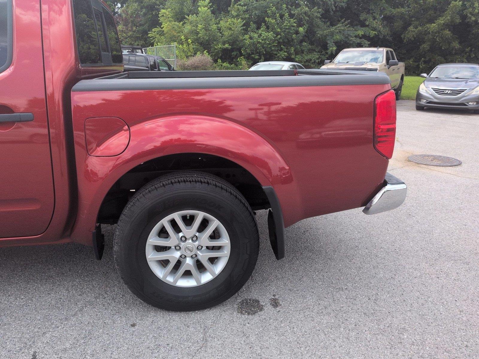 Used 2018 Lava Red Nissan SV V6 image 11