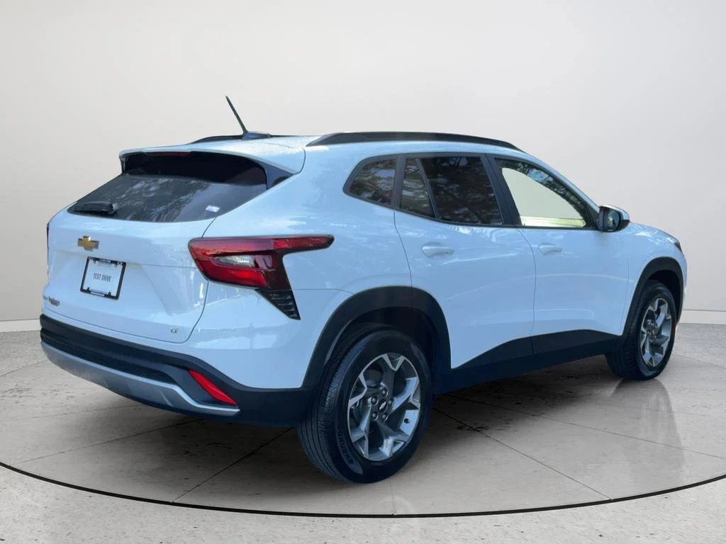 2025 Chevrolet Trax LT - Photo 7