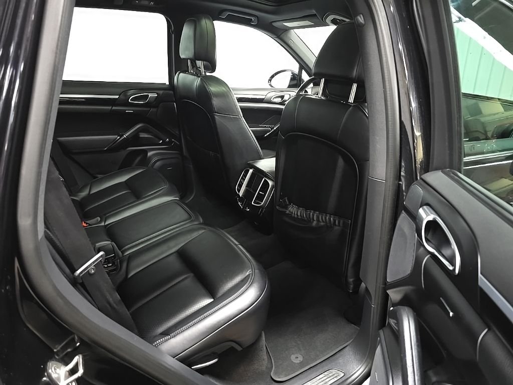 Used 2017 Black Porsche Base image 18