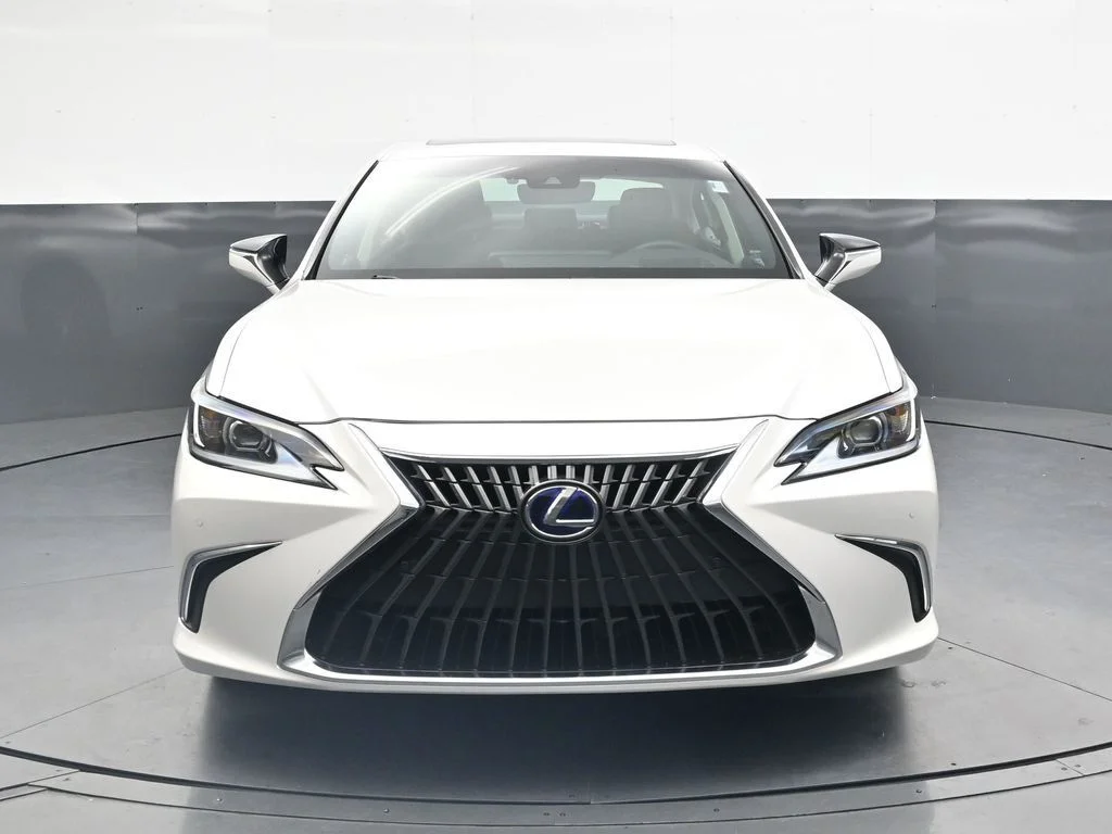 Used 2022 White Lexus 300h image 14
