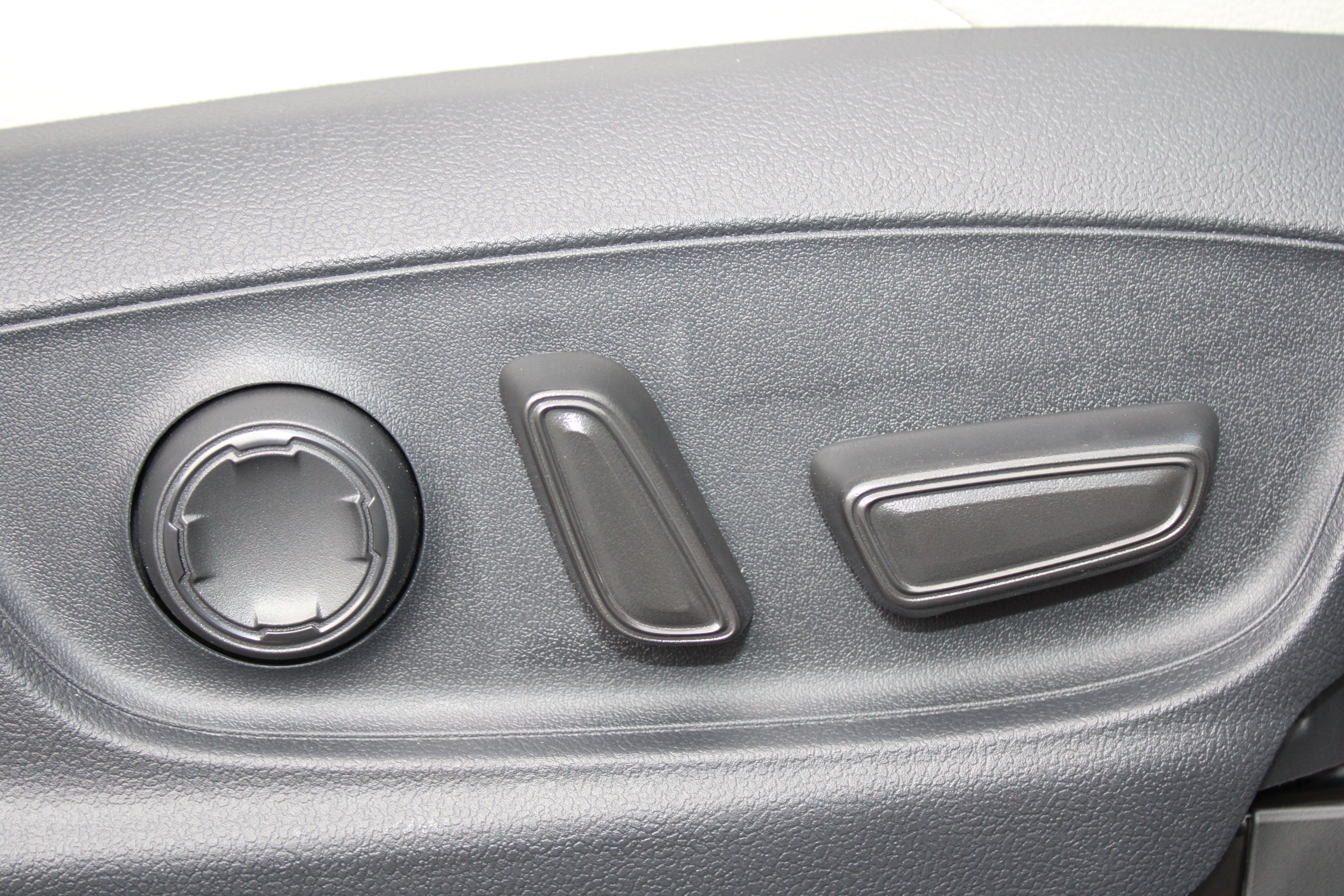 New 2026 Wind Chill Pearl <sup>1</sup> Toyota  Limited image 24
