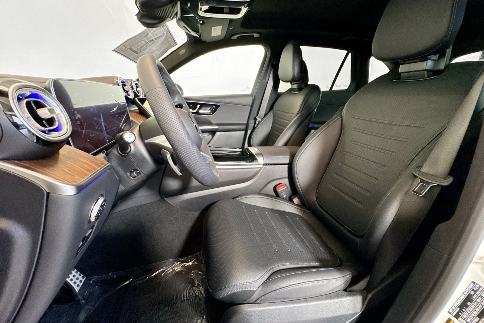 New 2026 Polar White Mercedes-Benz GLC 300 image 18