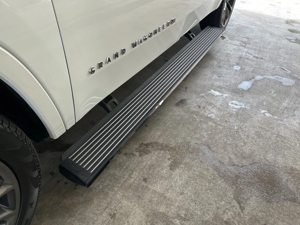 Used 2025 White/off-white Jeep Series III image 19