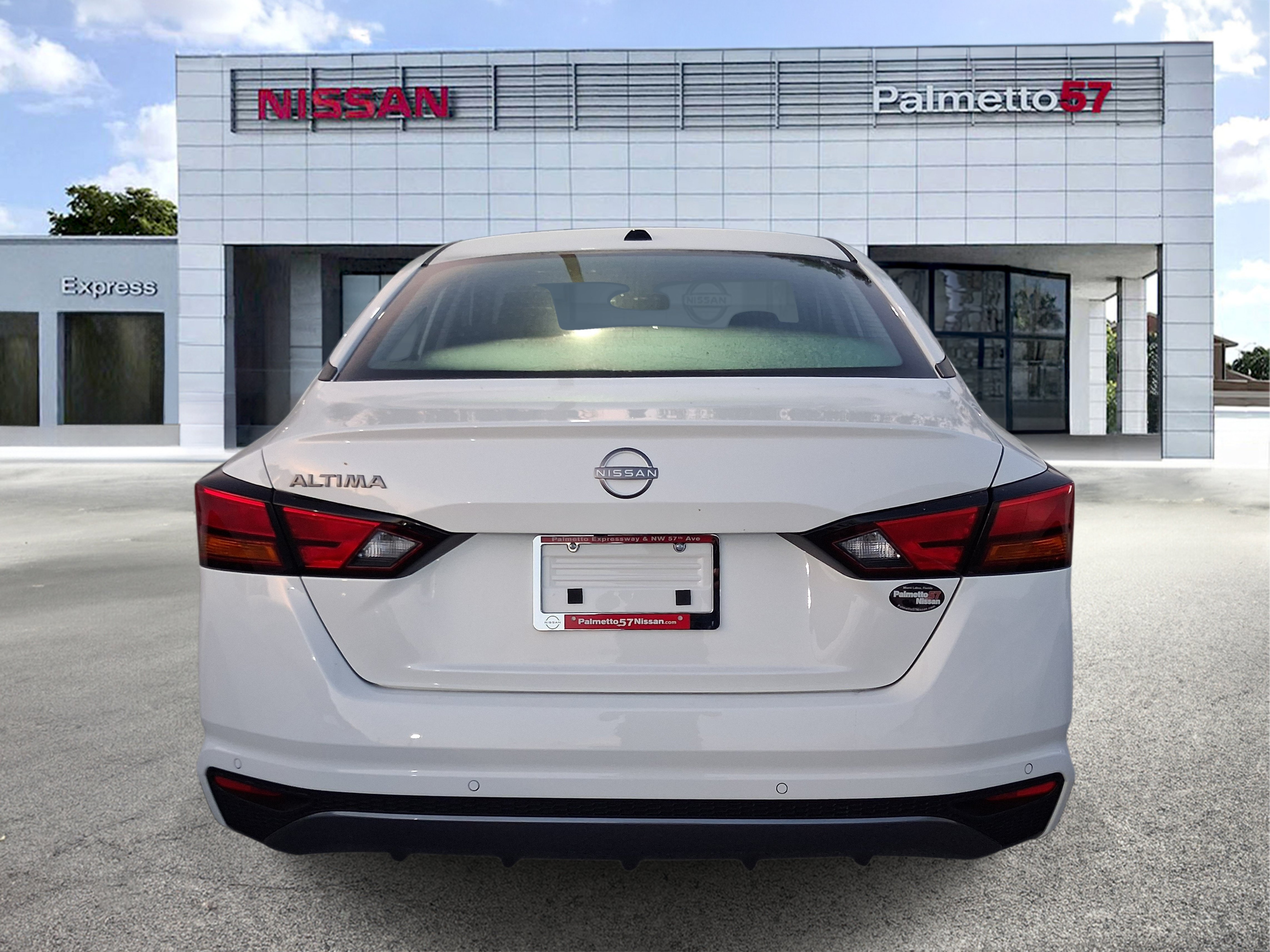 New 2026 White Nissan 2.5 SV image 4